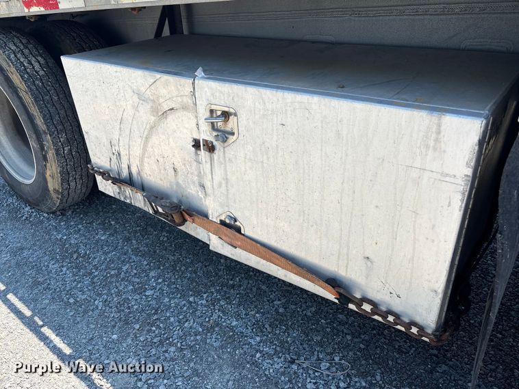 image for item EM0101 1999 Benson AF489650 flatbed trailer