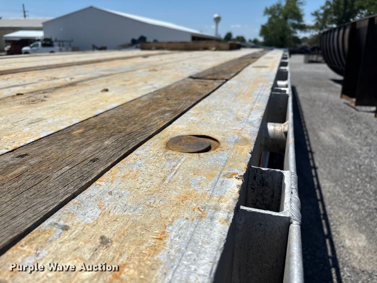 image for item EM0101 1999 Benson AF489650 flatbed trailer