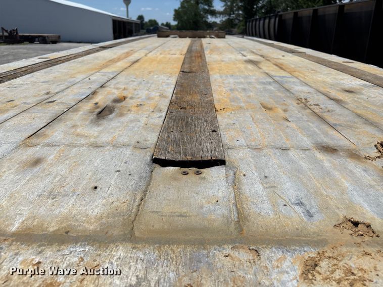 image for item EM0101 1999 Benson AF489650 flatbed trailer