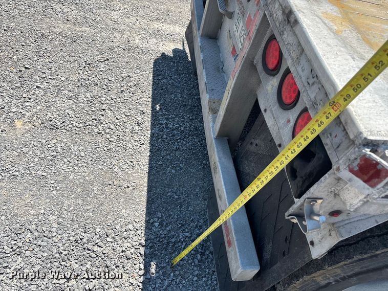 image for item EM0101 1999 Benson AF489650 flatbed trailer