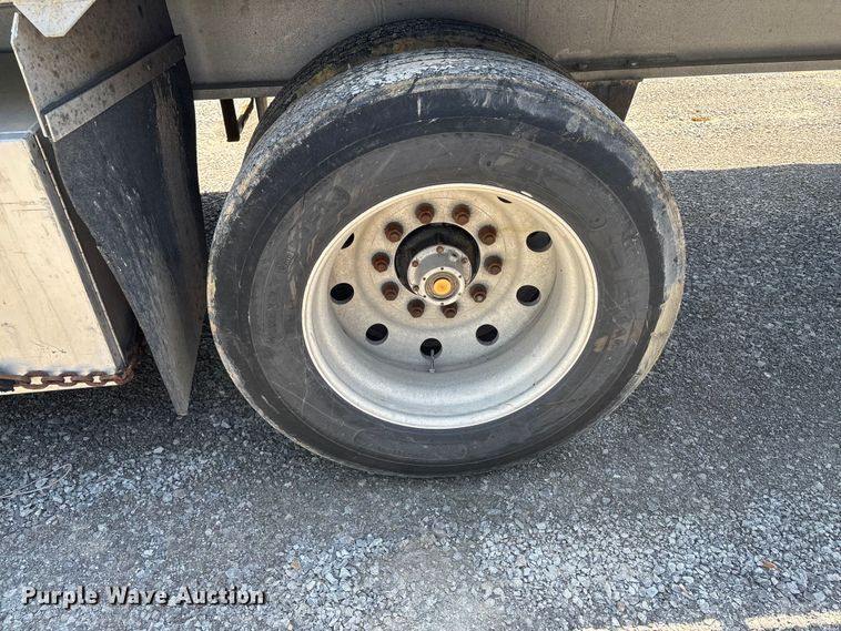 image for item EM0101 1999 Benson AF489650 flatbed trailer