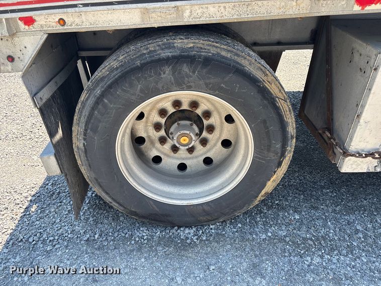 image for item EM0101 1999 Benson AF489650 flatbed trailer