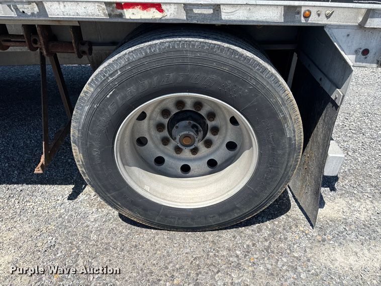 image for item EM0101 1999 Benson AF489650 flatbed trailer