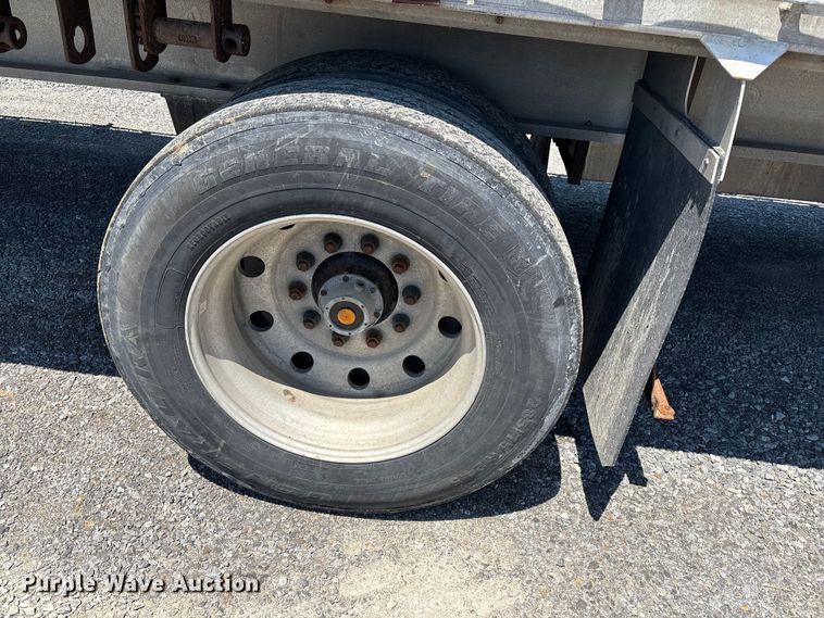 image for item EM0101 1999 Benson AF489650 flatbed trailer