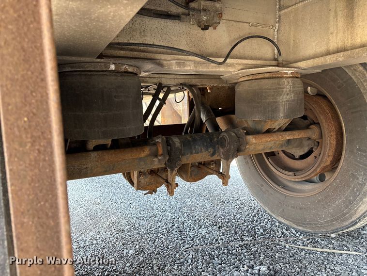 image for item EM0101 1999 Benson AF489650 flatbed trailer
