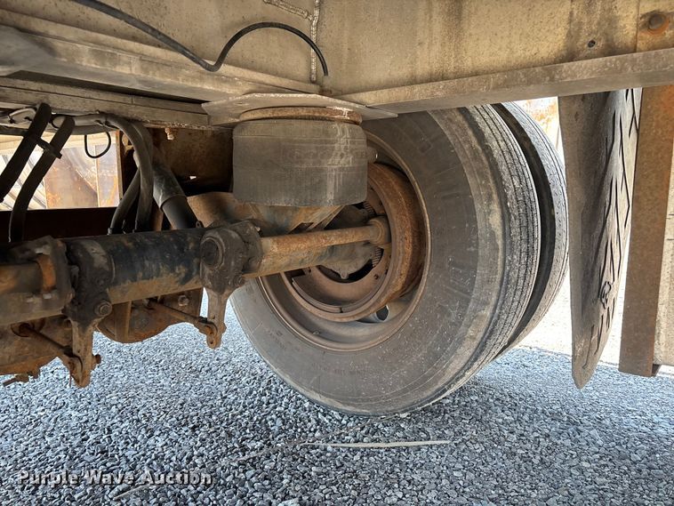 image for item EM0101 1999 Benson AF489650 flatbed trailer