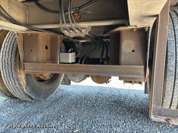 image for item EM0101 1999 Benson AF489650 flatbed trailer