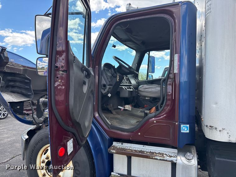 image for item EM0102 2007 Freightliner Business class M2 box truck
