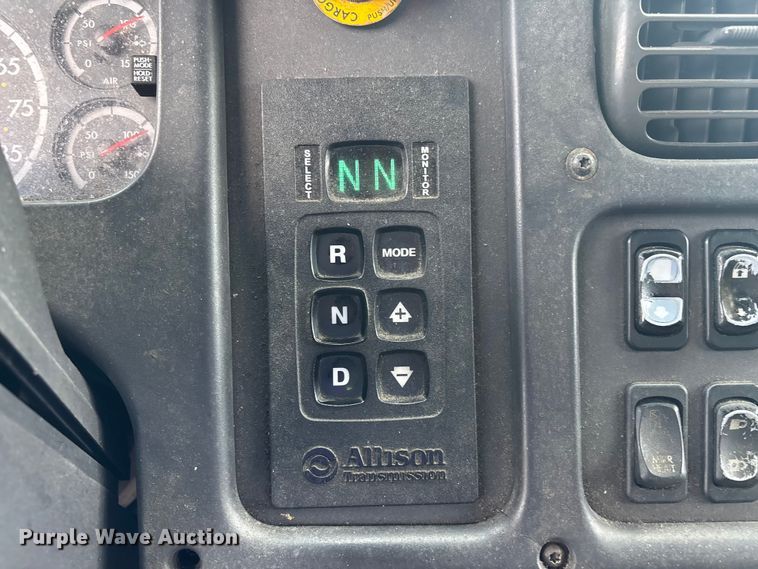 image for item EM0102 2007 Freightliner Business class M2 box truck