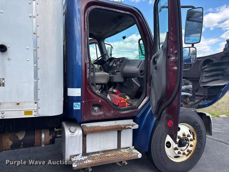 image for item EM0102 2007 Freightliner Business class M2 box truck