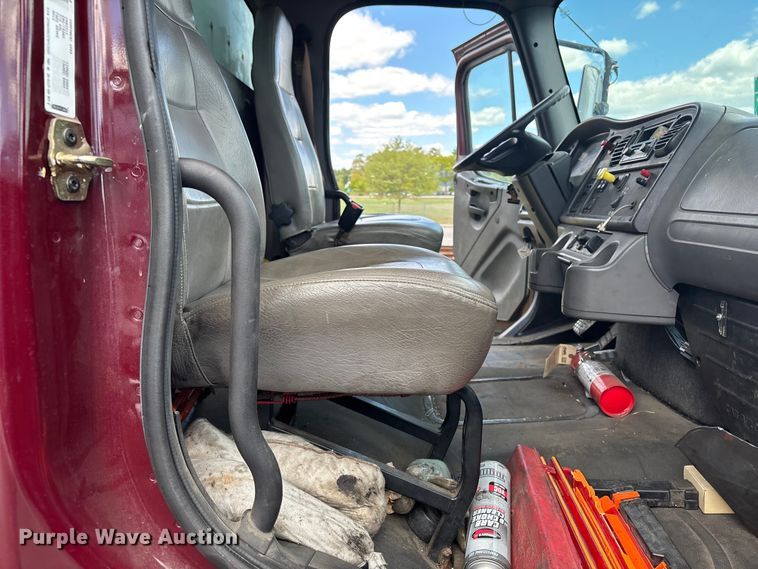 image for item EM0102 2007 Freightliner Business class M2 box truck