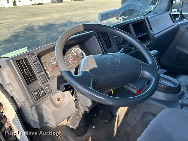 image for item EM0108 2014 Isuzu Npr/npr-hd box truck