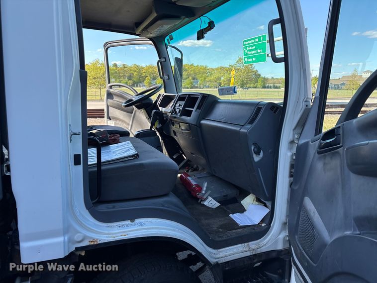 image for item EM0108 2014 Isuzu Npr/npr-hd box truck