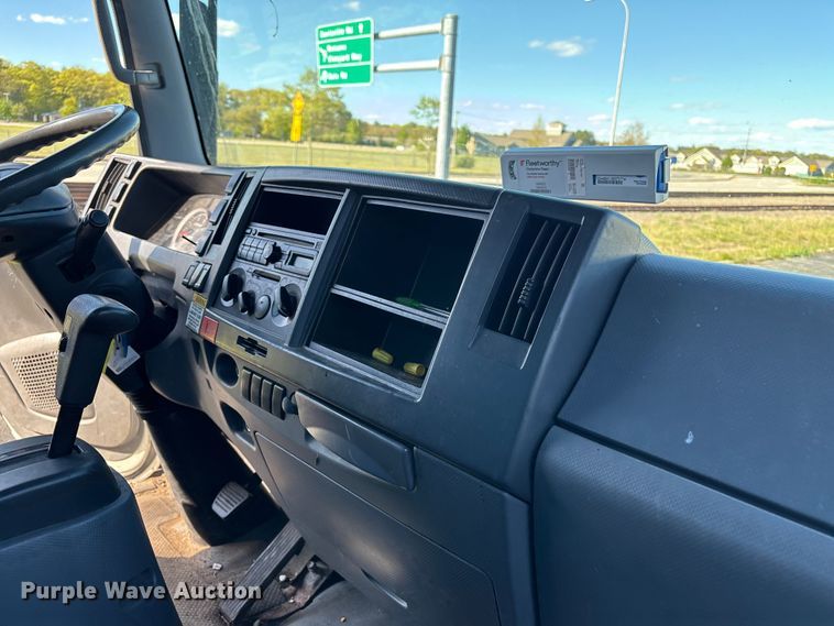 image for item EM0108 2014 Isuzu Npr/npr-hd box truck