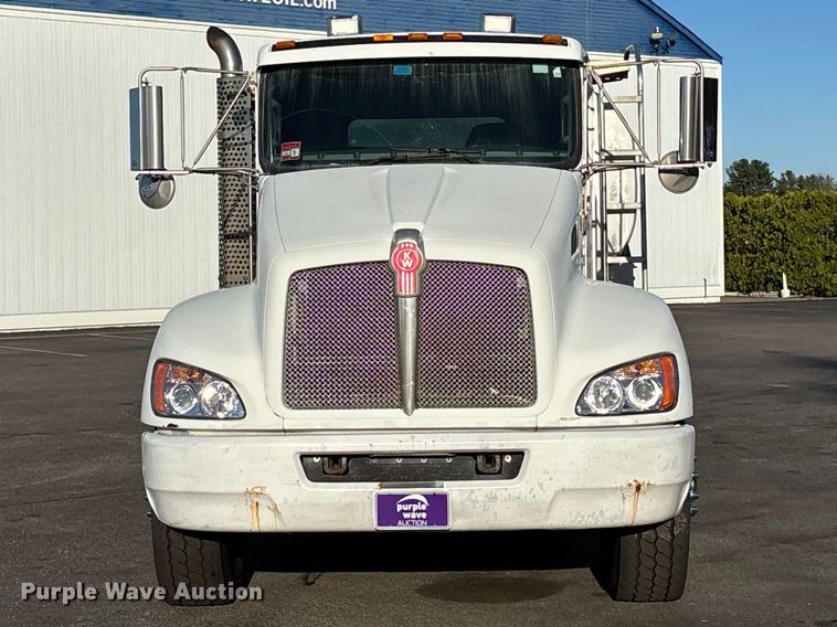image for item EM0109 2009 Kenworth T370 fuel truck