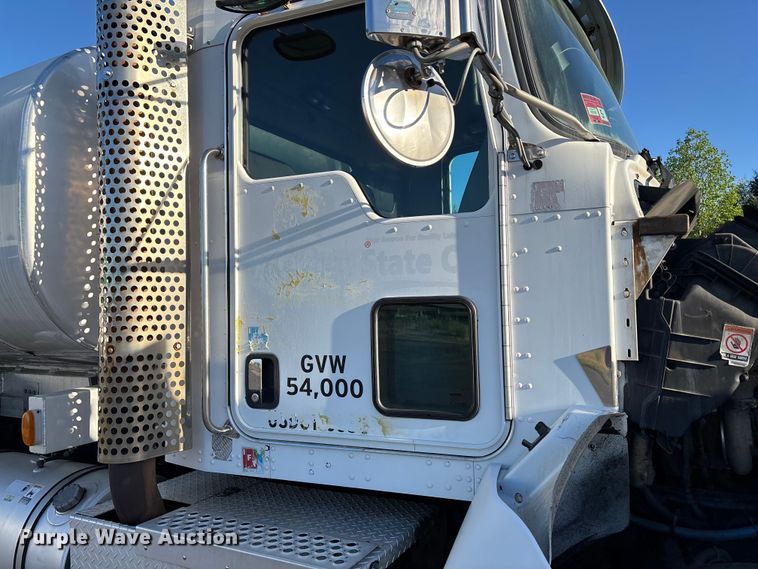 image for item EM0109 2009 Kenworth T370 fuel truck