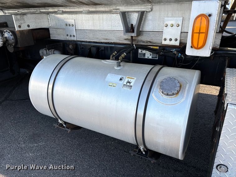 image for item EM0109 2009 Kenworth T370 fuel truck