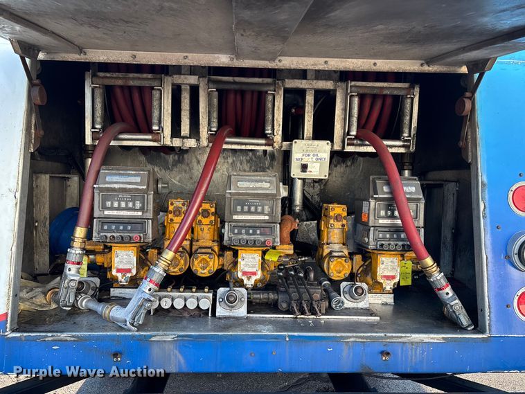 image for item EM0109 2009 Kenworth T370 fuel truck