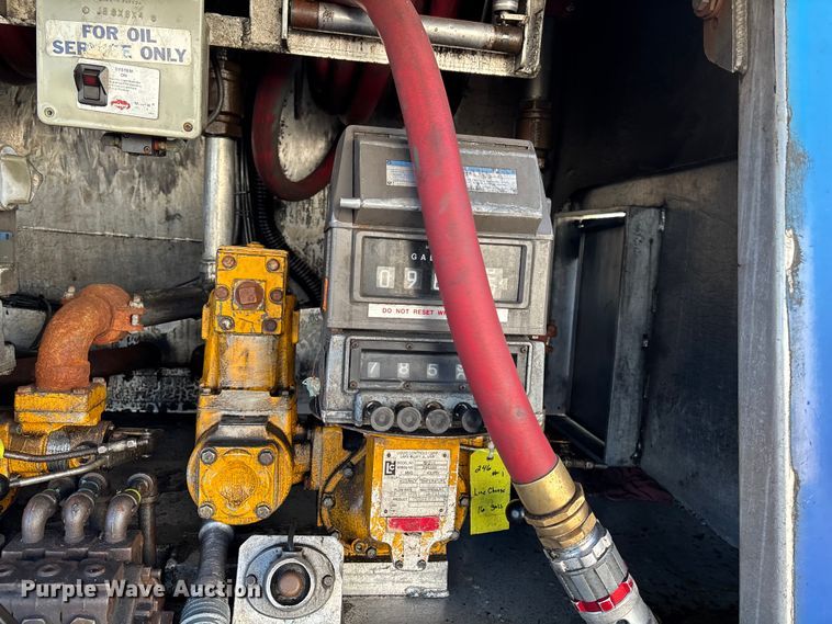 image for item EM0109 2009 Kenworth T370 fuel truck