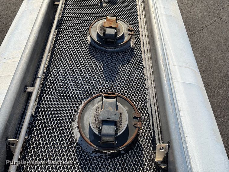 image for item EM0109 2009 Kenworth T370 fuel truck