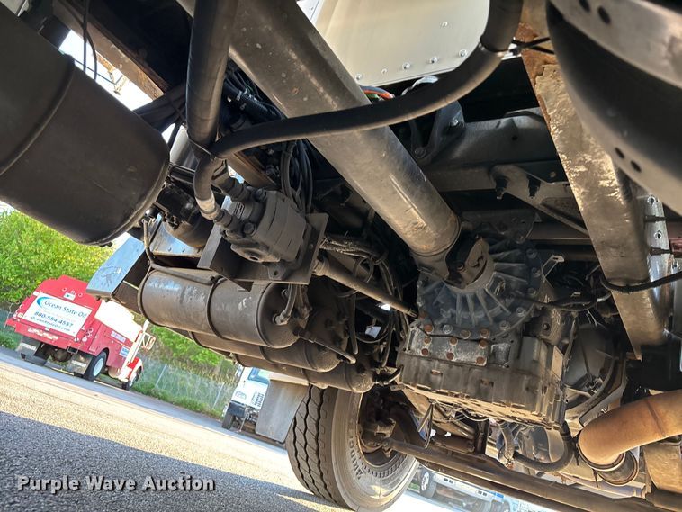 image for item EM0109 2009 Kenworth T370 fuel truck