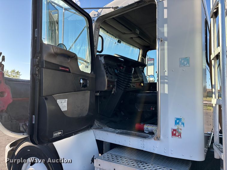 image for item EM0109 2009 Kenworth T370 fuel truck
