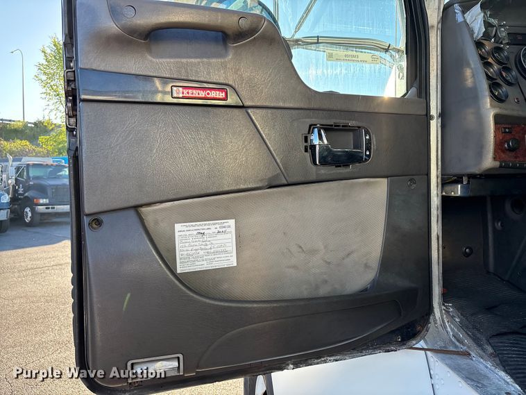 image for item EM0109 2009 Kenworth T370 fuel truck