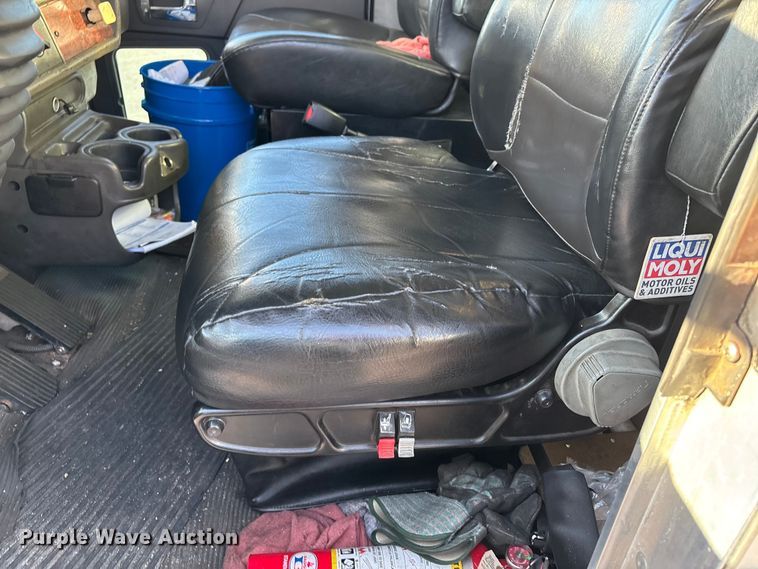image for item EM0109 2009 Kenworth T370 fuel truck