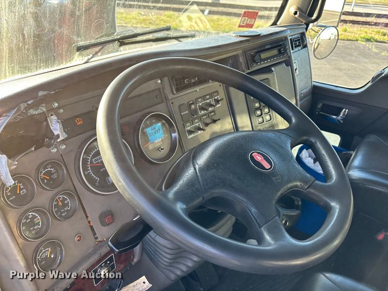 image for item EM0109 2009 Kenworth T370 fuel truck