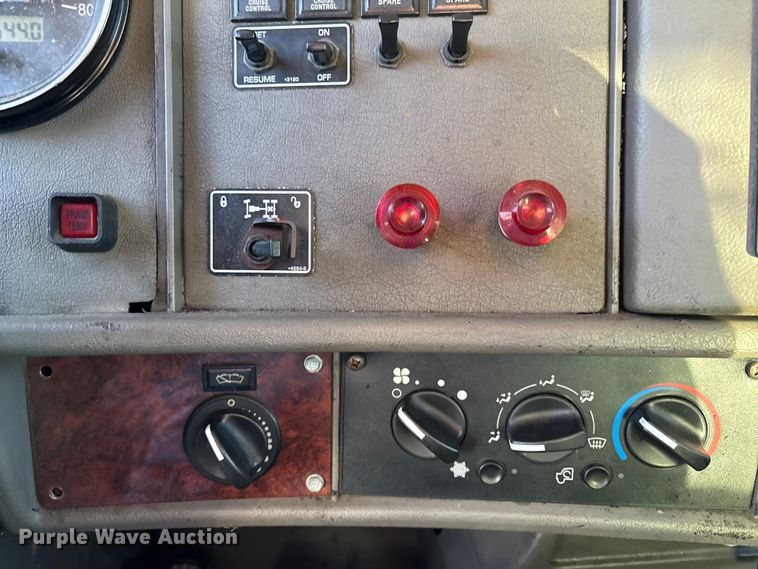 image for item EM0109 2009 Kenworth T370 fuel truck