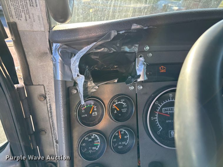 image for item EM0109 2009 Kenworth T370 fuel truck
