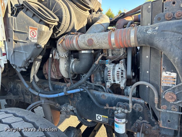 image for item EM0109 2009 Kenworth T370 fuel truck