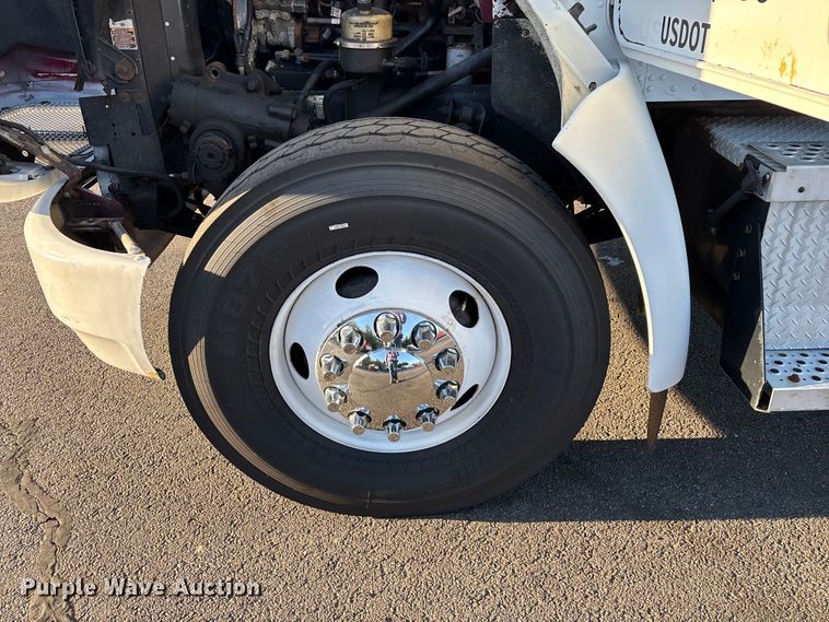 image for item EM0109 2009 Kenworth T370 fuel truck