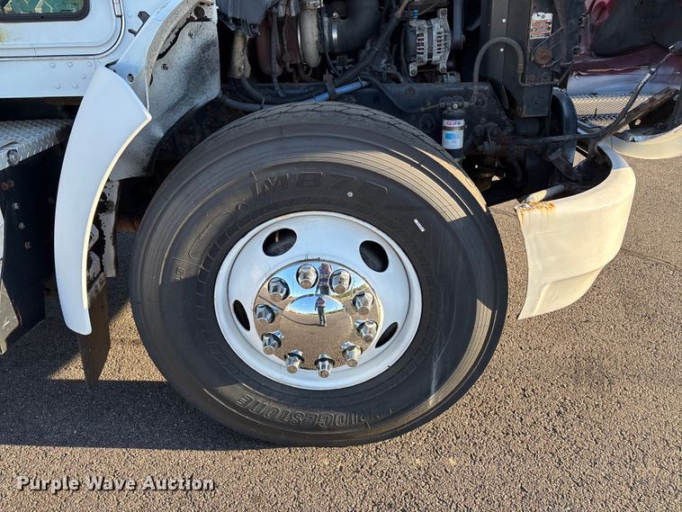 image for item EM0109 2009 Kenworth T370 fuel truck