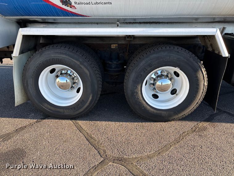 image for item EM0109 2009 Kenworth T370 fuel truck