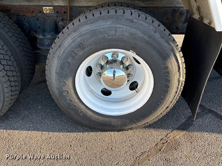 image for item EM0109 2009 Kenworth T370 fuel truck
