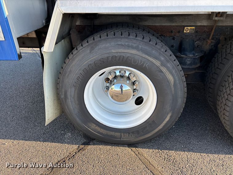 image for item EM0109 2009 Kenworth T370 fuel truck