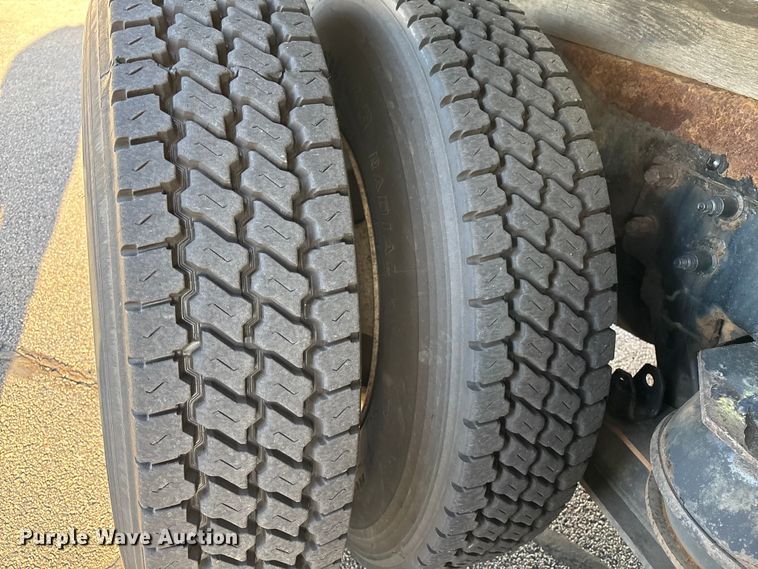 image for item EM0109 2009 Kenworth T370 fuel truck