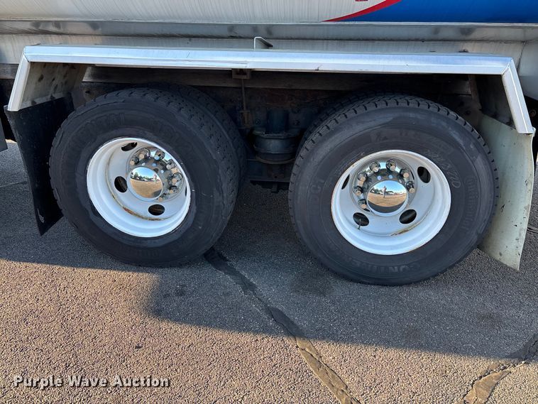 image for item EM0109 2009 Kenworth T370 fuel truck