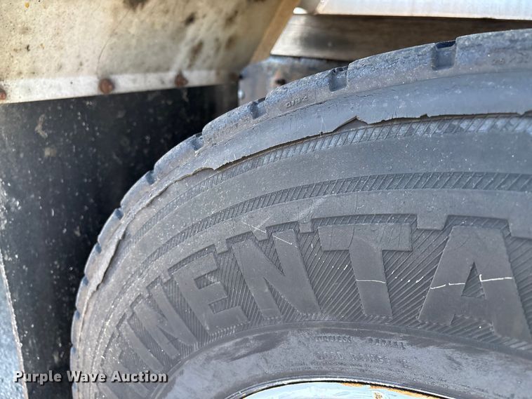 image for item EM0109 2009 Kenworth T370 fuel truck