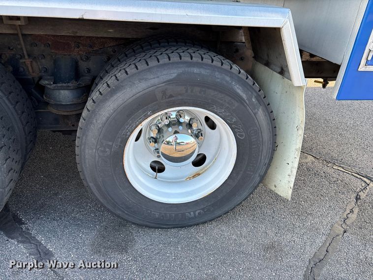 image for item EM0109 2009 Kenworth T370 fuel truck
