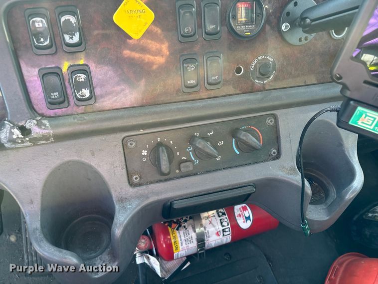 image for item EM0111 2015 Freightliner Business Class M2 box truck
