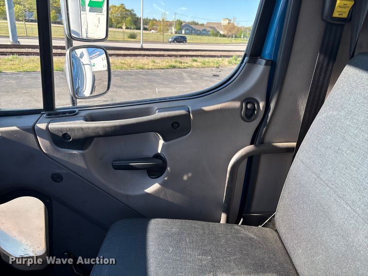 image for item EM0111 2015 Freightliner Business Class M2 box truck