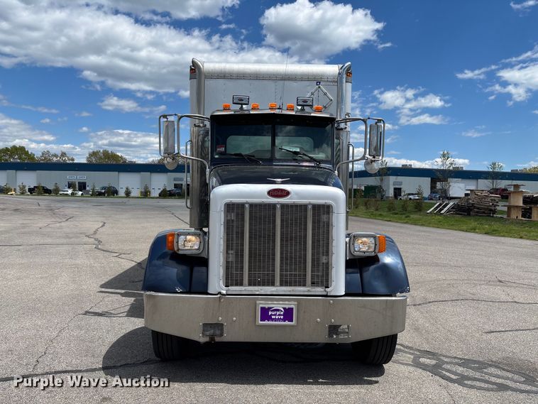 image for item EM0113 2007 Peterbilt 357 box truck