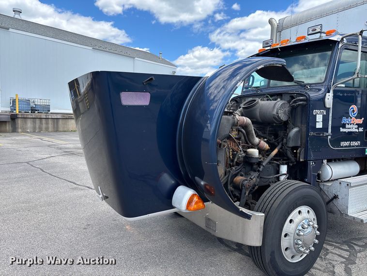 image for item EM0113 2007 Peterbilt 357 box truck