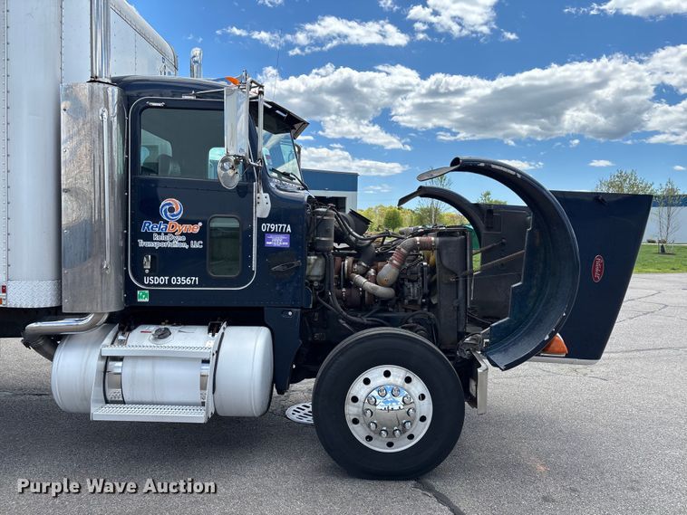 image for item EM0113 2007 Peterbilt 357 box truck