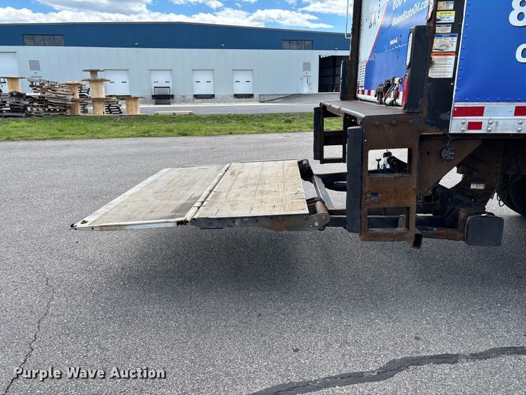 image for item EM0113 2007 Peterbilt 357 box truck