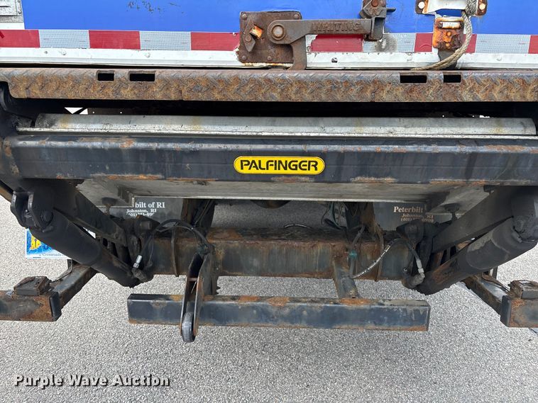 image for item EM0113 2007 Peterbilt 357 box truck