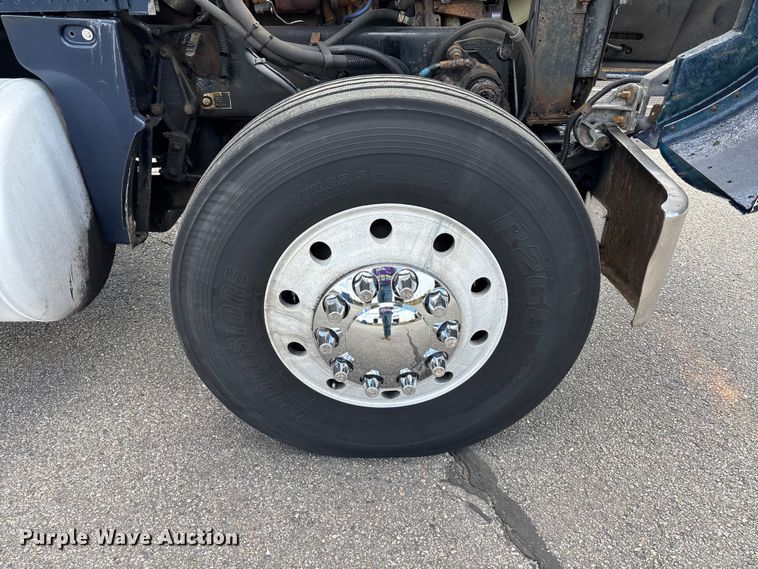 image for item EM0113 2007 Peterbilt 357 box truck