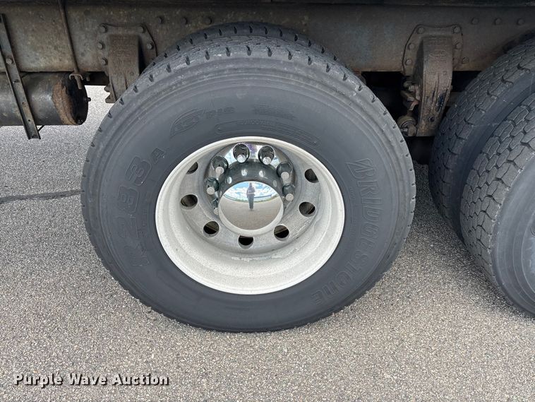 image for item EM0113 2007 Peterbilt 357 box truck